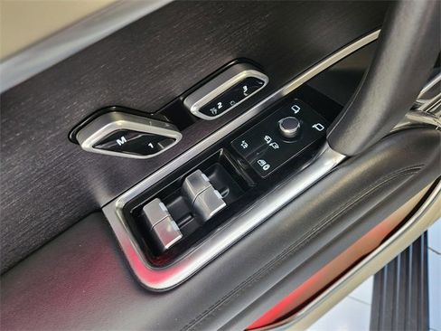 Used 2023 Land Rover Range Rover Long Wheelbase SE image 23