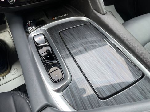 Used 2023 Buick Enclave Essence w/ Sport Touring Edition image 8