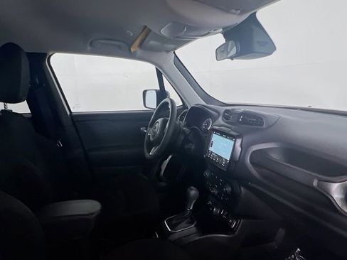 Used 2023 Jeep Renegade Latitude AWD/4WD image 10