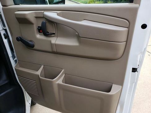 Used 2015 Chevrolet Express 3500 RWD image 17