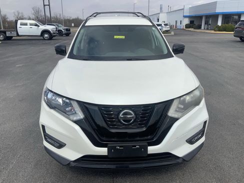 Used 2018 Nissan Rogue SV w/ Premium Package image 3