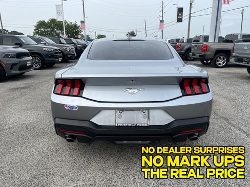 Used 2024 Ford Mustang Coupe RWD image 3