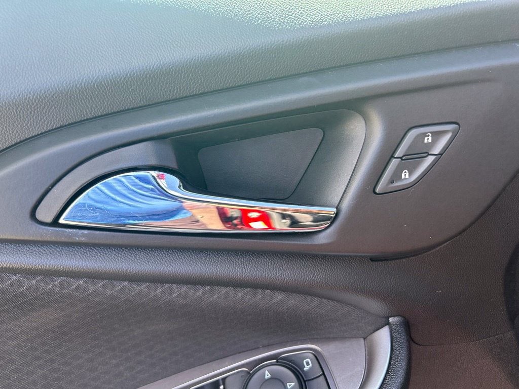 Used 2021 Chevrolet Malibu RS FWD image 32