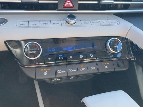 Certified 2024 Hyundai Elantra Limited image 19