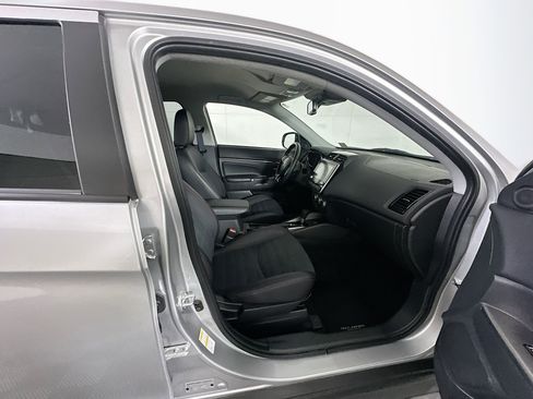 Used 2025 Mitsubishi Outlander Sport SE image 29