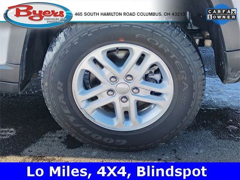 Used 2024 Jeep Grand Cherokee Laredo image 6