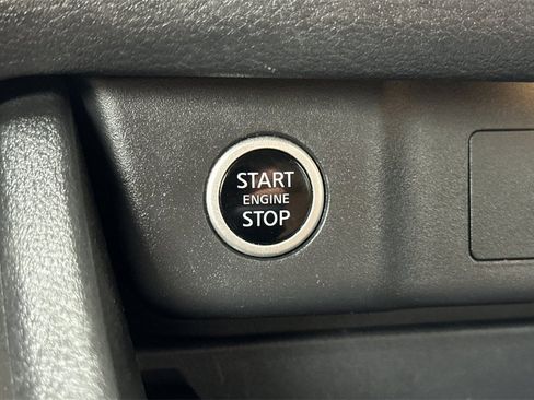 Used 2022 Nissan Rogue SV image 24