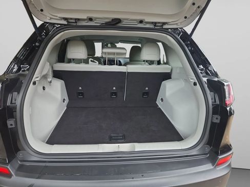 Used 2020 Jeep Cherokee Latitude Plus FWD image 29
