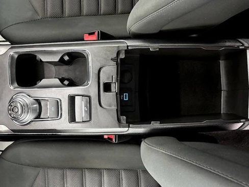 Used 2017 Ford Fusion SE w/ Fusion SE Technology Package image 18