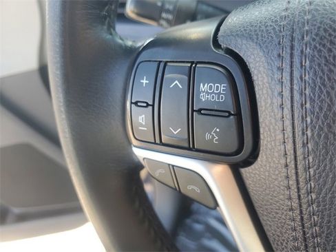 Used 2020 Toyota Sienna XLE image 23