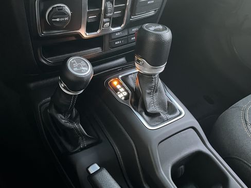 Used 2024 Jeep Wrangler Unlimited w/ Convenience Group AWD/4WD image 24