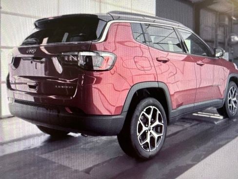 Used 2025 Jeep Compass Limited AWD/4WD image 7