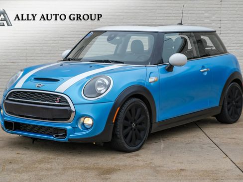 Used 2019 MINI Cooper S image 1