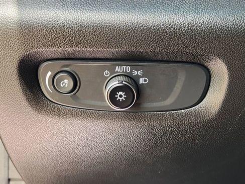 Used 2023 Chevrolet Traverse LT FWD image 21