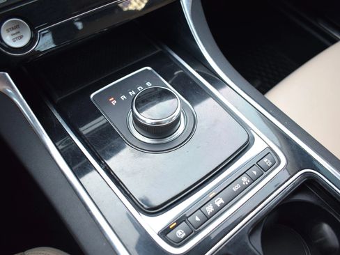 Used 2019 Jaguar XE Premium AWD/4WD image 26