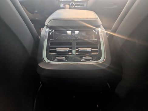 Used 2022 Volvo XC60 B6 R-Design w/ Advanced Package image 28