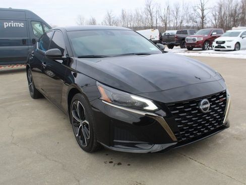 Used 2025 Nissan Altima 2.5 SR w/ SR Premium Package image 6