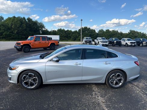 Used 2021 Chevrolet Malibu LT FWD image 2