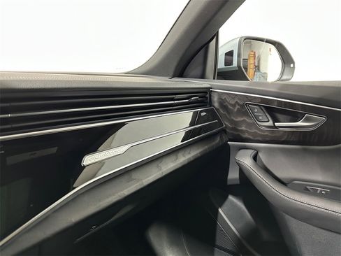 Used 2023 Audi Q8 Premium Plus image 16