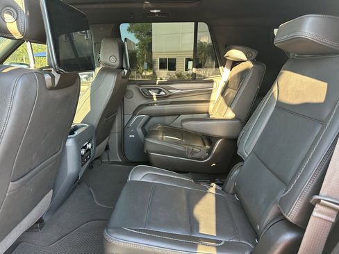 Used 2021 GMC Yukon Denali w/ Denali Premium Package image 18