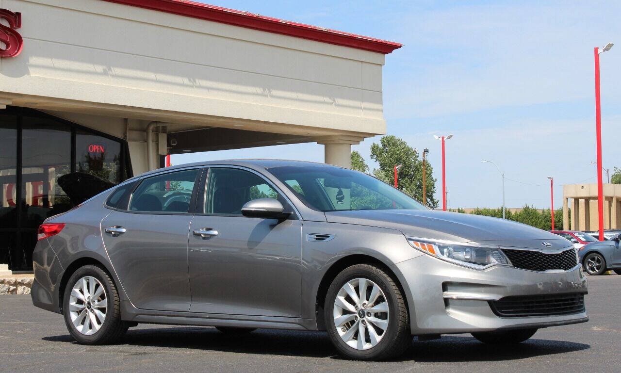 Used 2017 Kia Optima LX w/ Option Group 014 FWD image 3