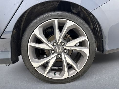 Used 2019 Honda Civic Touring image 11