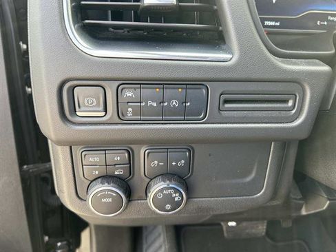 Used 2023 Chevrolet Suburban LT image 28