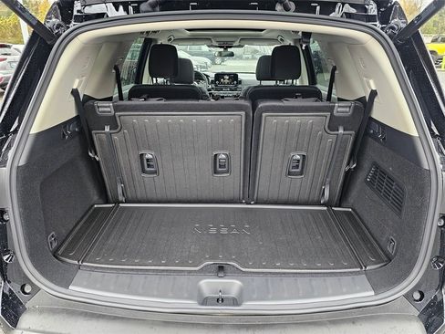 New 2025 Nissan Pathfinder SV w/ SV Premium Package image 24