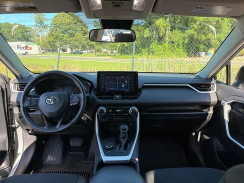 Used 2022 Toyota RAV4 LE AWD/4WD image 8
