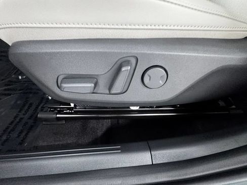 New 2026 Kia Niro EX FWD image 11