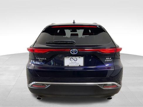 Used 2022 Toyota Venza XLE image 8