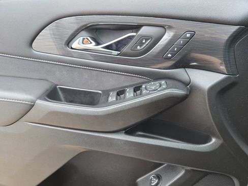 Used 2023 Chevrolet Traverse High Country image 18