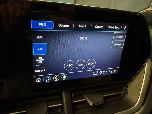 Used 2025 Chevrolet Trax RS FWD image 13