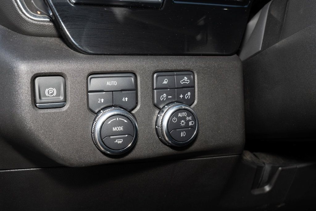 Used 2025 GMC Sierra 1500 SLT AWD/4WD image 28