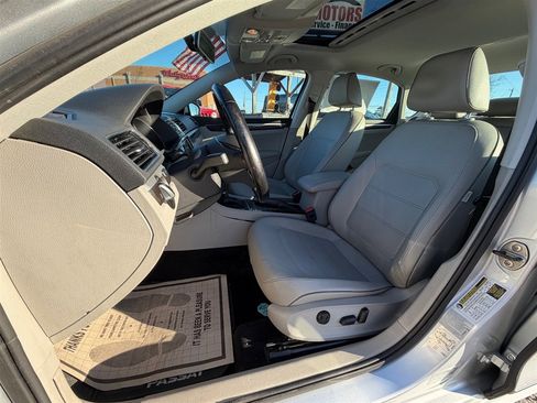 Used 2017 Volkswagen Passat 1.8T SE w/ SE Lighting Package image 12