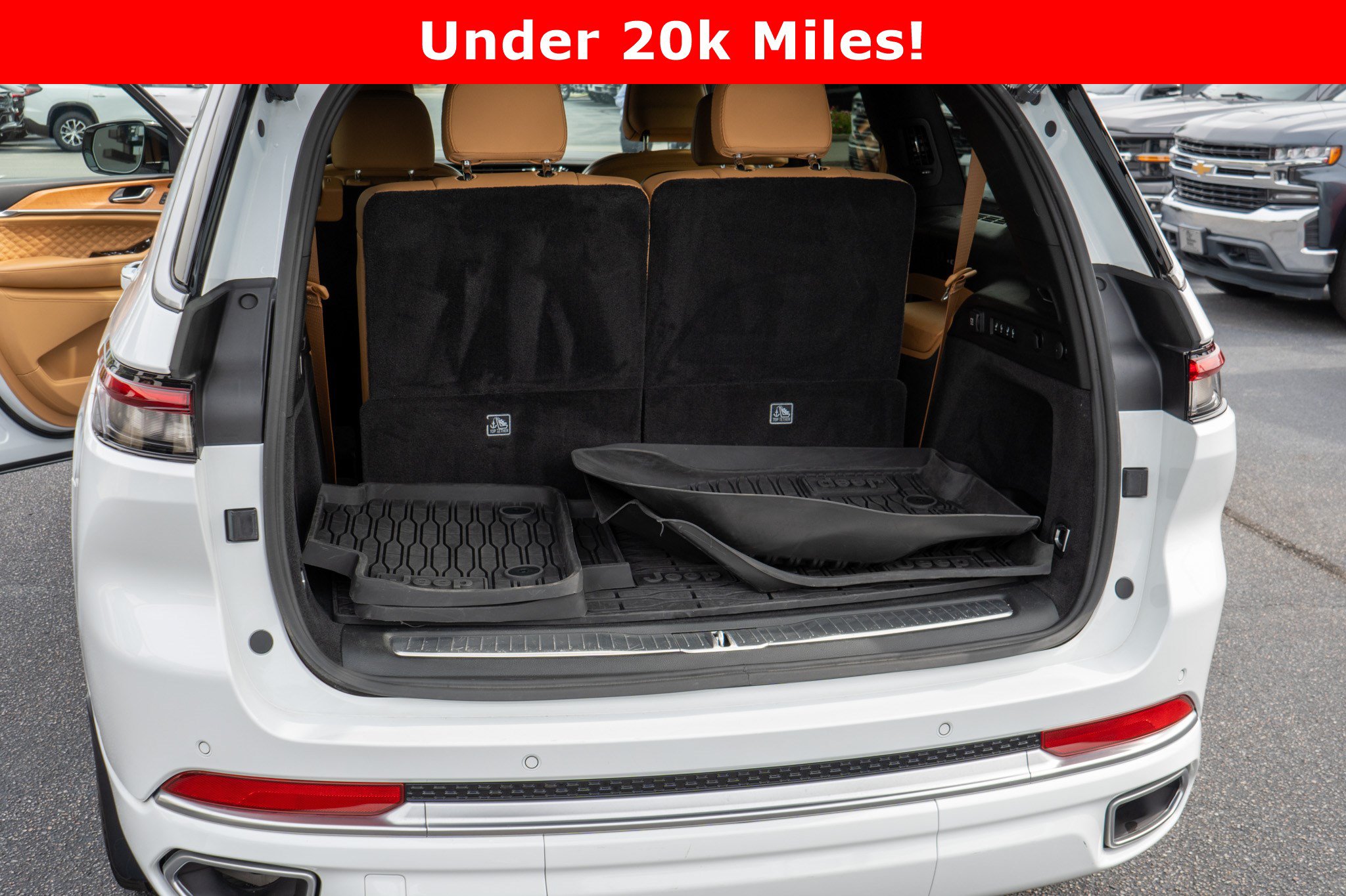 Used 2024 Jeep Grand Cherokee L Summit AWD/4WD image 32