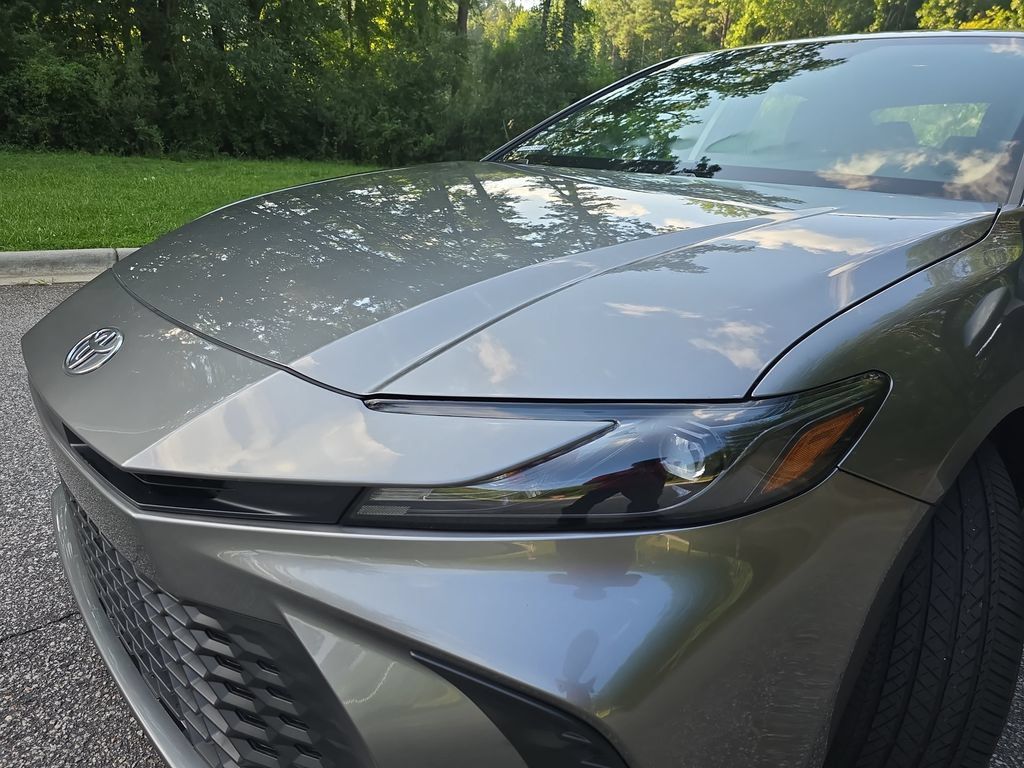 Used 2026 Toyota Camry SE FWD image 29