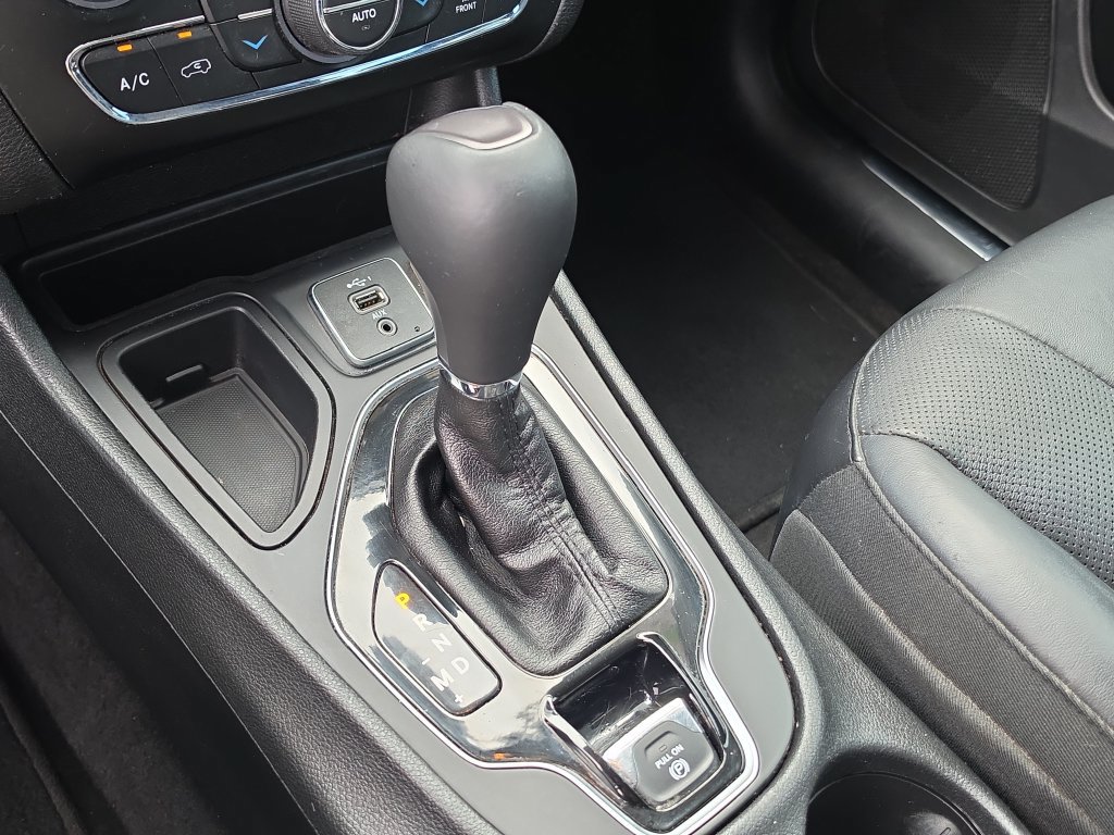 Used 2019 Jeep Cherokee Limited FWD image 31