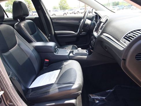 Used 2017 Chrysler 300 Limited w/ Value Package AWD/4WD image 8