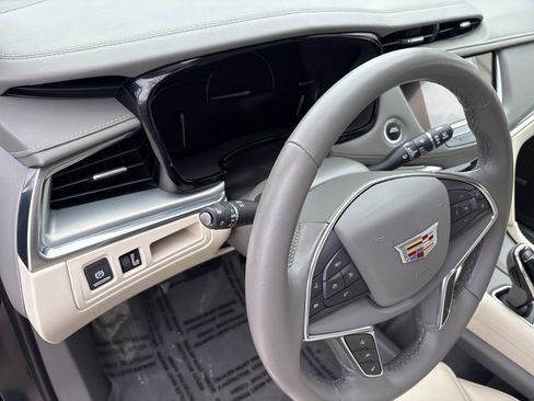 Used 2019 Cadillac XT5 Luxury AWD/4WD image 10