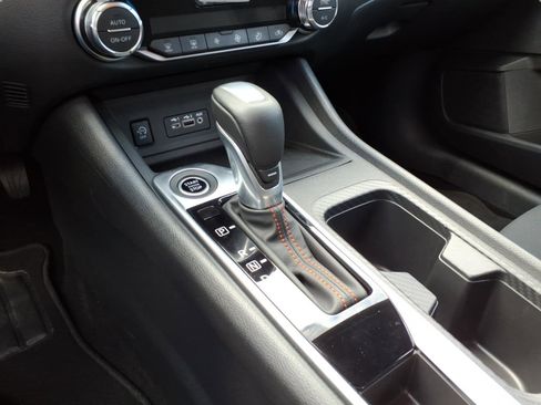 Used 2025 Nissan Sentra SR w/ Midnight Edition image 15