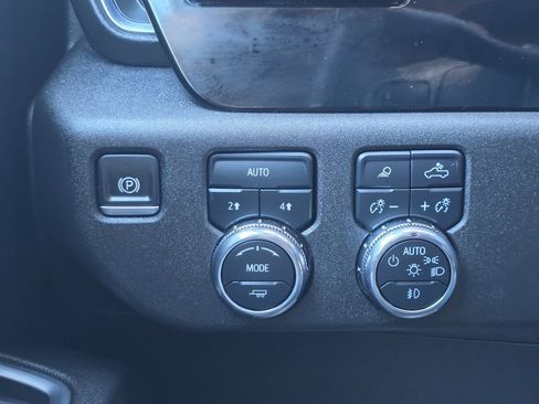 Used 2024 GMC Sierra 1500 SLT image 42