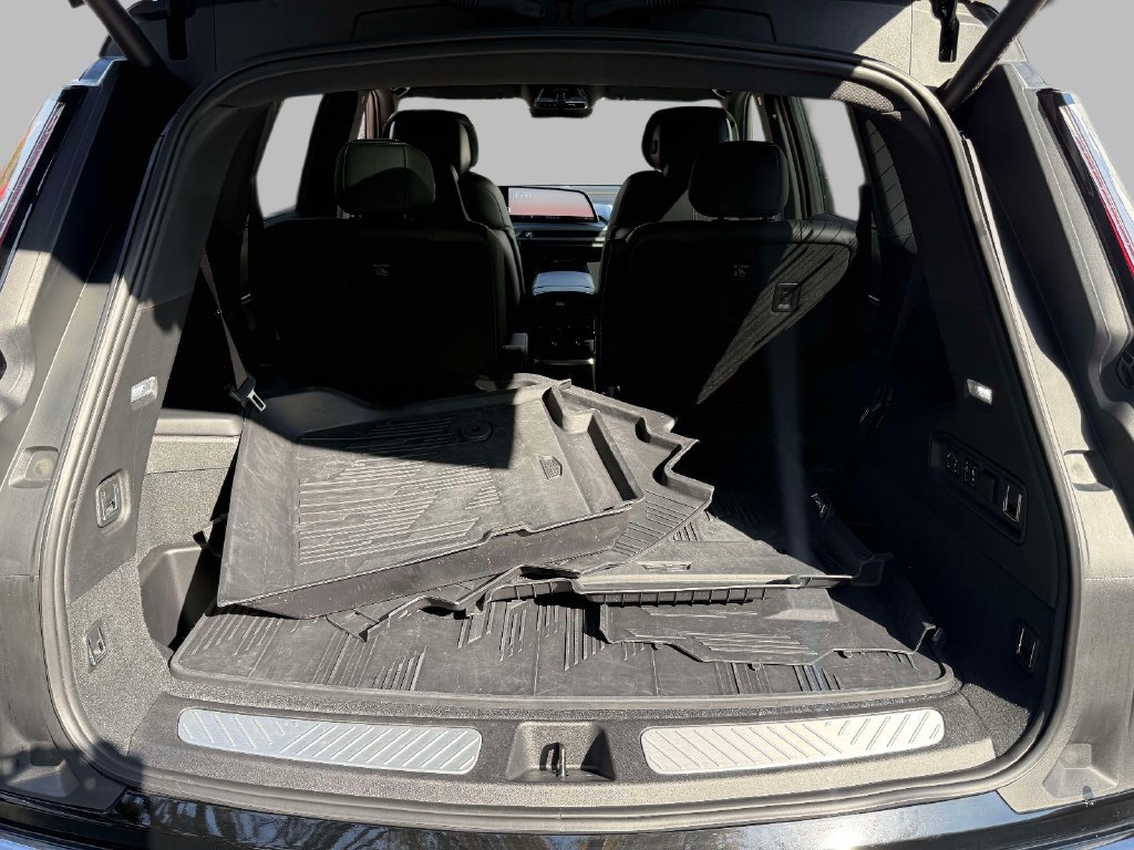 Used 2026 Cadillac Vistiq Sport w/ LPO, Floor Liner Package AWD/4WD image 17