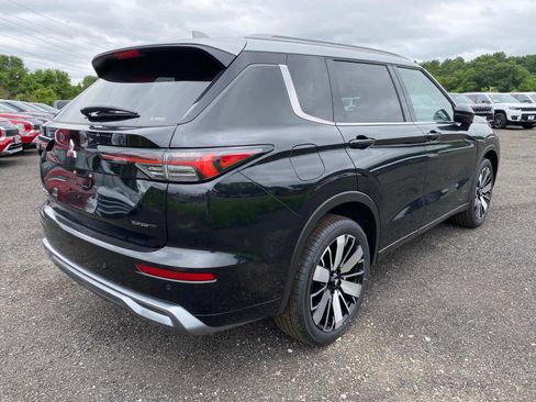 New 2025 Mitsubishi Outlander AWD image 3