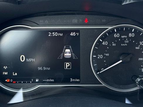 New 2025 Nissan Versa SR w/ Trunk Package image 30