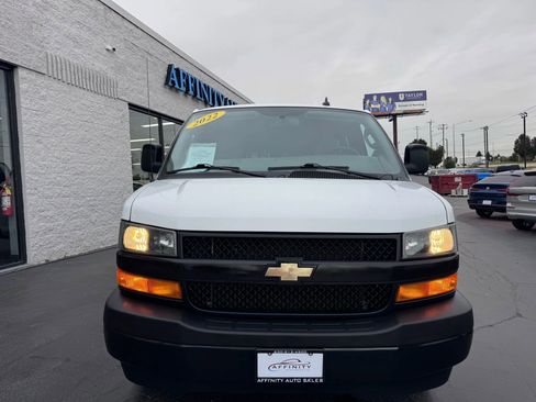 Used 2022 Chevrolet Express 3500 LS image 8