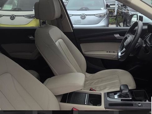 Used 2021 Audi Q5 e Premium Plus w/ Premium Plus Package image 16