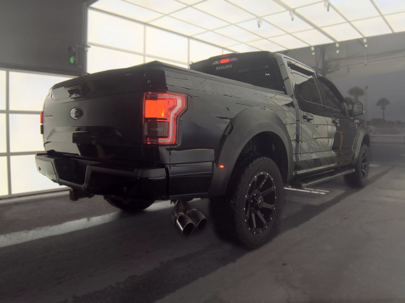 Used 2017 Ford F150 Lariat w/ Equipment Group 502A Luxury AWD/4WD image 3