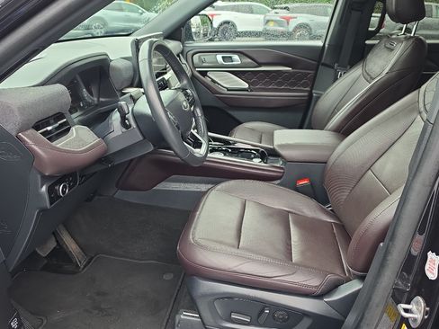 Used 2025 Ford Explorer Platinum w/ LUX Leather Package AWD/4WD image 17