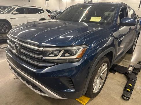 Used 2020 Volkswagen Atlas Cross Sport SE w/ Towing Package FWD image 4